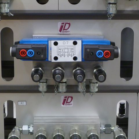 Composants hydrauliques montés sur un bloc foré en alu